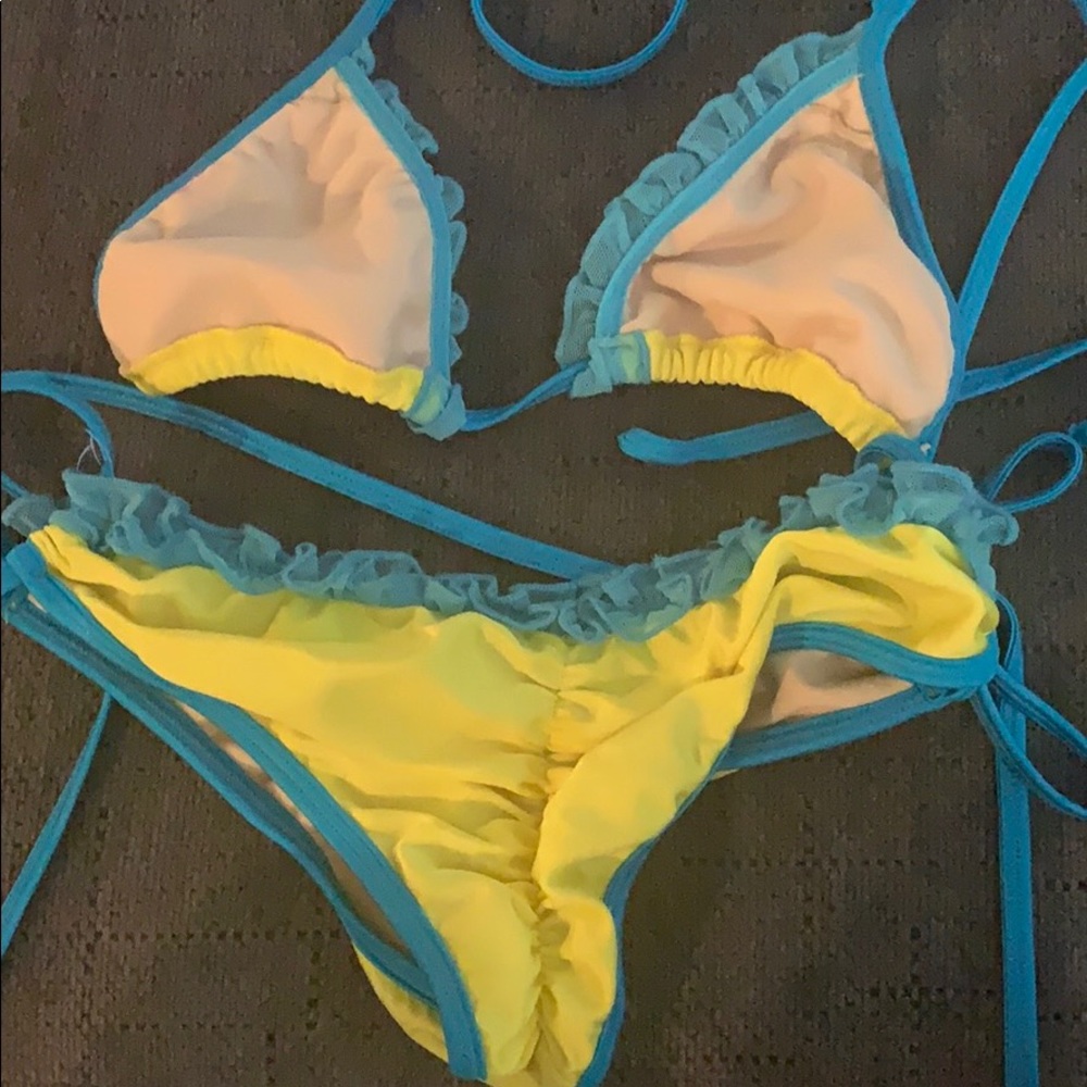 Bikini - Picture 3 of 4